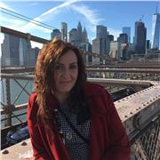 Laureata in marketing internazionale con 11 anni di esperienza all'estero fornisce lezioni d'inglese su misura